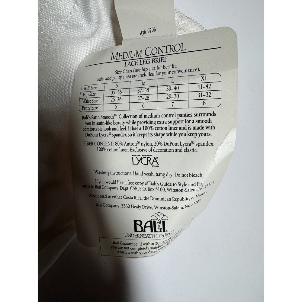 Bali Satin Smooth Collection medium control leg Lace Brief 9706 Flower Detail - Picture 4 of 7